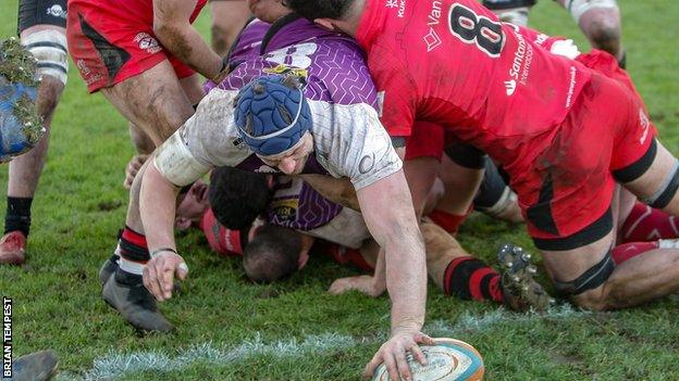 Toby Freeman scores for Cornish Pirates