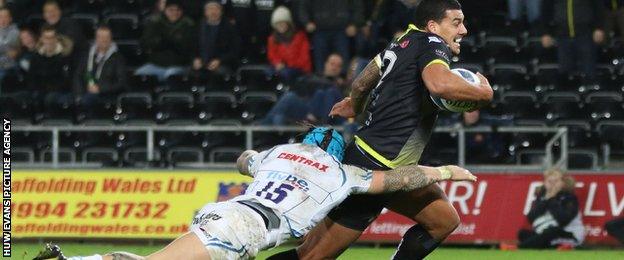 Josh Matavesi scores for the Ospreys