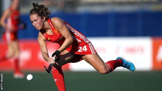 Shona McCallin in action for England Hockey