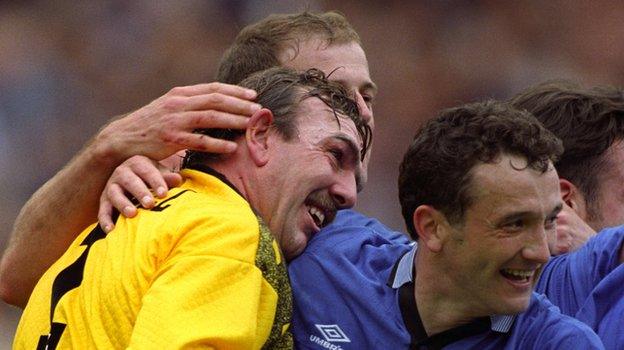 Barry Horne celebrates Everton's 1995 FA Cup win with goalkeeper Neville Southall