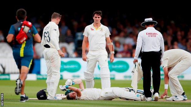 Steve Smith is struck by a Jofra Archer delivery