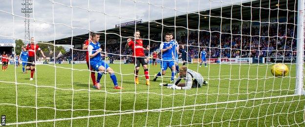 Barrie McKay scores for Rangers