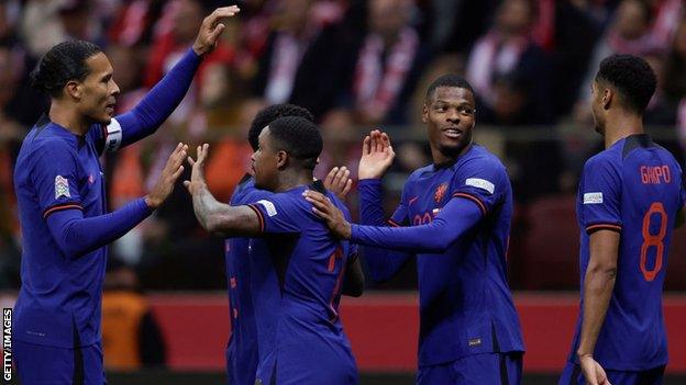 Steven Bergwijn celebrates with Denzel Dumfries, Cody Gakpo and Virgil van Dijk