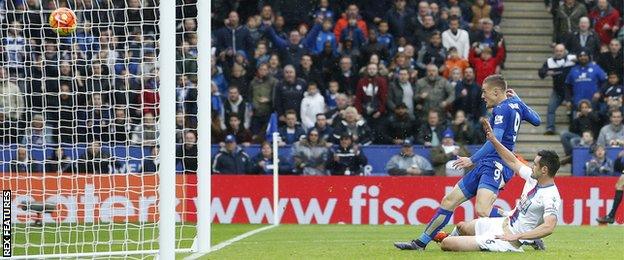 Jamie Vardy scores against Crystal Palace