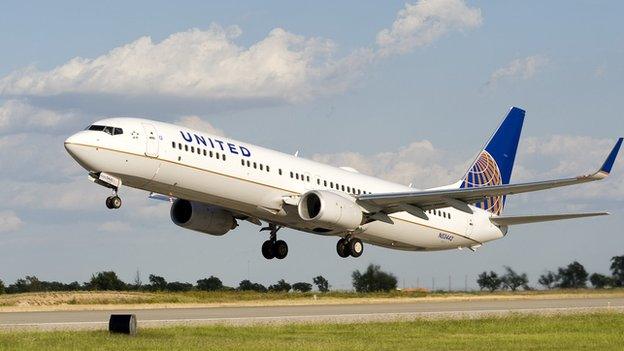 United Airlines aeroplane