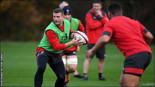 Scott Williams training with Wales