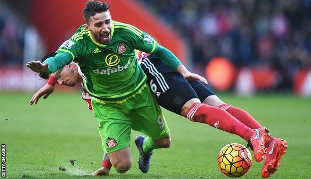 Sunderland's Jose Fonte got his first ever Premier League red card for bringing down Fabio Borini in the 80th minute