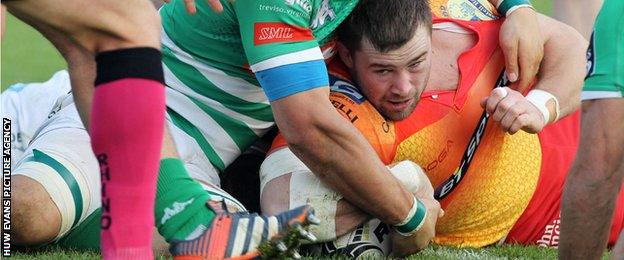 Morgan Allen scores for Scarlets against Treviso