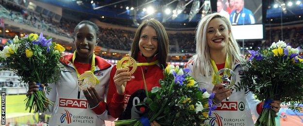 Lucy Hatton with silver medal