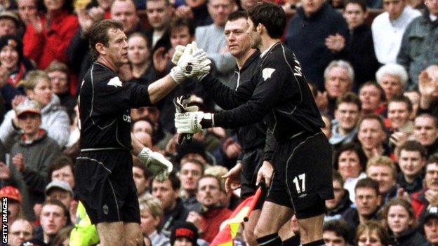 Andy Goram and Raimond van der Gouw