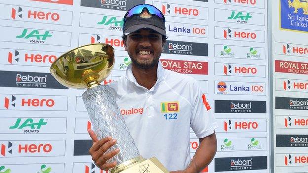 Sri Lanka captain Dinesh Chandimal with the Test trophy