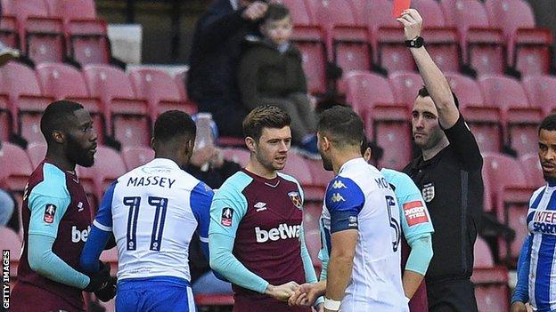 Arthur Masuaku sent off for West Ham