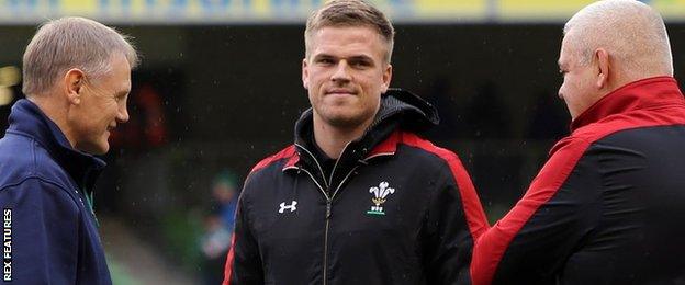 Joe Schmidt, Gareth Anscombe and Warren Gatland chat before kick-off in Dublin