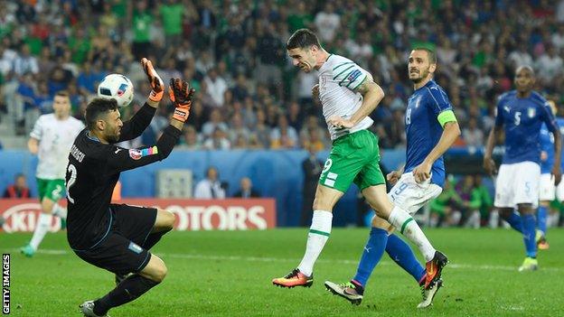 Robbie Brady scores for Republic of Ireland against Italy