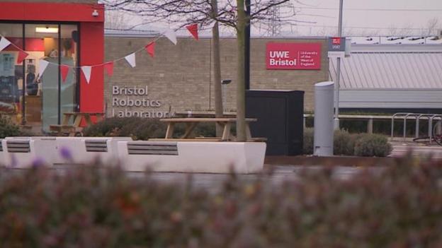 UWE Bristol students 'sought help' before deaths - BBC News