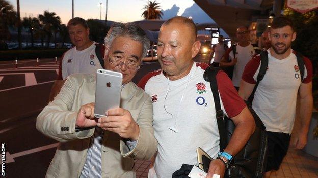 Eddie Jones takes a selfie with a fan
