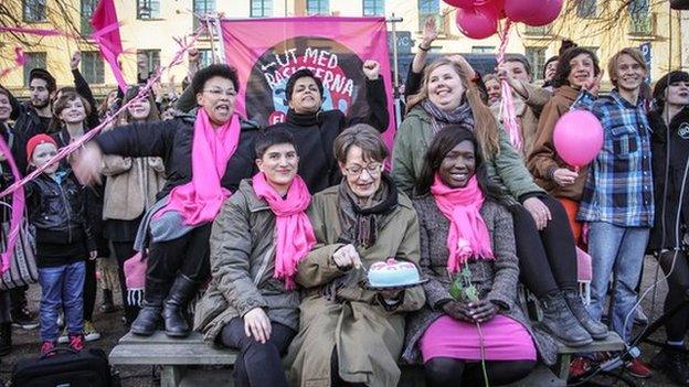 F! celebrated its 6,000 members with birthday cake at Nytorget