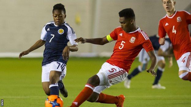 Karamoko Dembele playing for Scotland Under-16s against Wales