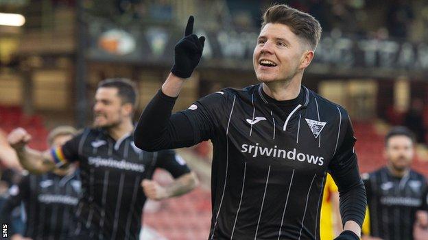 Kevin Nisbet celebrates scoring with Dunfermline