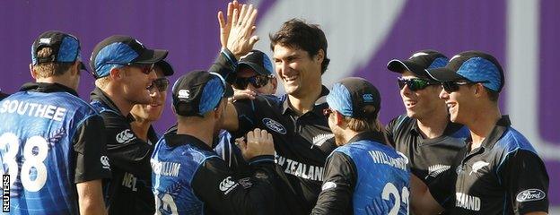 New Zealand celebrate a wicket