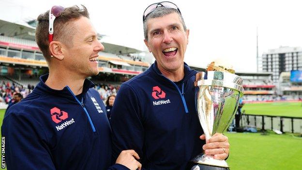 Mark Robinson (right) holds the Women's Cricket World Cup trophy