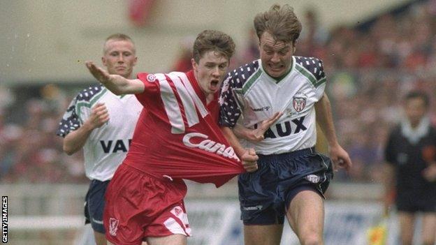 Gary Owers playing for Sunderland in 1992