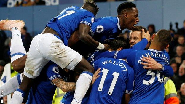 Everton players celebrate