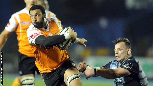 Uzair Cassiem on the ball against Blues