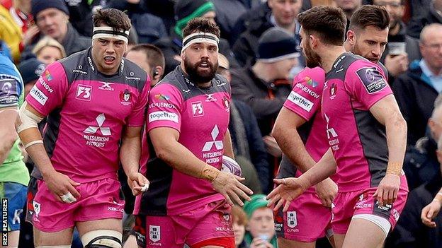 Gloucester celebrate a try