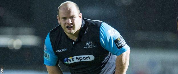 Mike Cusack stands guard for Glasgow Warriors