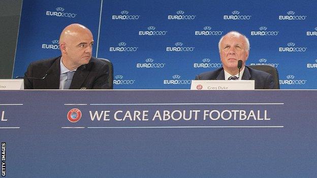 Gianni Infantino (left) and Greg Dyke (right)