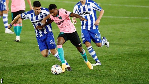 Alaves midfielder Rodrigo Battaglia (left) in action against Barcelona forward Ansu Fati