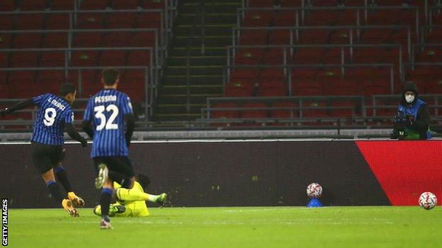 Luis Muriel scores the winner for Atalanta against Ajax