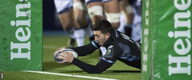 Leonardo Sarto stretches to score a try for Glasgow Warriors against Montpellier