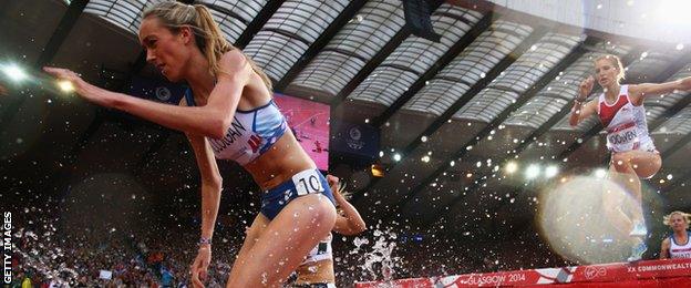 Eilish McColgan (left) runs the steeplechase at the 2014 Commonwealth Games