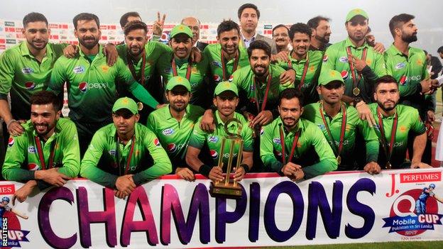 Pakistan with the T20 series trophy in Lahore