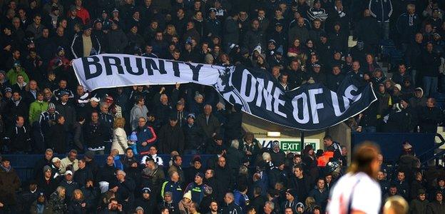 Fans showed their appreciation for Chris Brunt before he went off injured