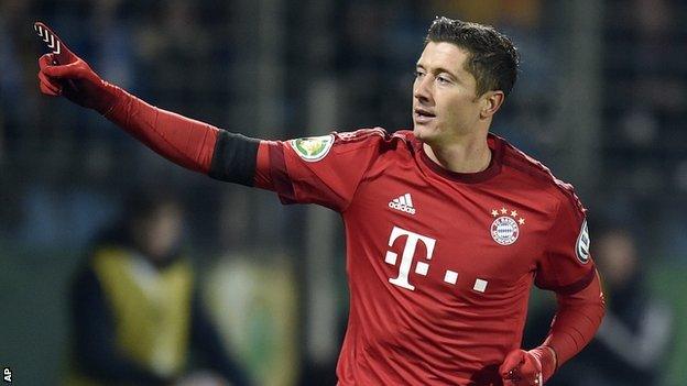 Robert Lewandowski celebrates