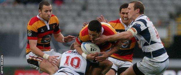 Gareth Anscombe (10) and Hadleigh Parkes (right)