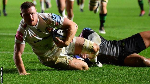 Sam Simmonds scores Exeter's first try at Harlequins