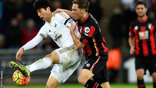 Dan Gosling challenges Ki Sung-Yueng