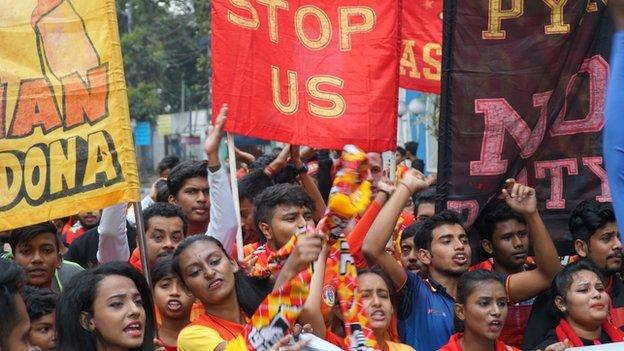 East Bengal fans celebrate