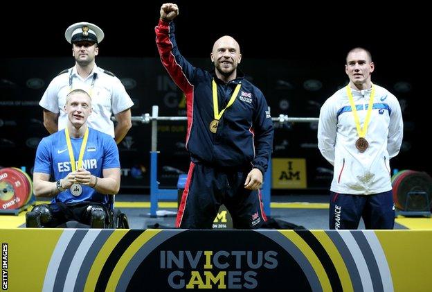 Micky Yule wins gold in the men's lightweight powerlifting at the Invictus Games