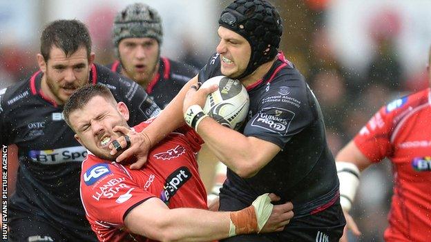 Dan Evans hands off Scarlets prop Rob Evans