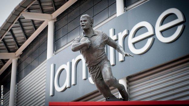 Keiron Cunningham statue