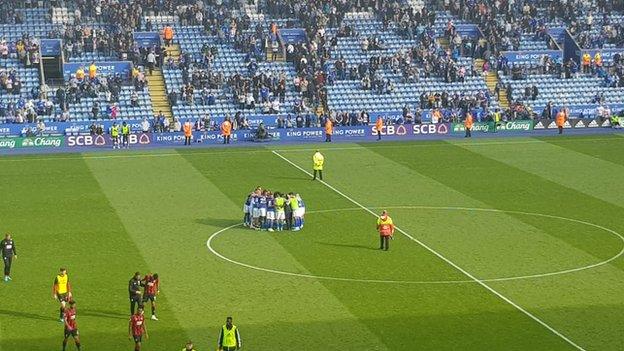 Leicester City team huddle