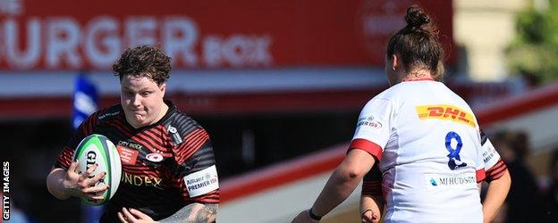 Saracens' Hannah Botterman runs with the ball