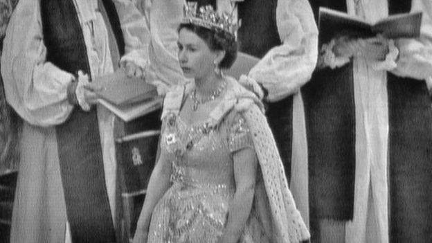 Y Frenhines Elizabeth II
