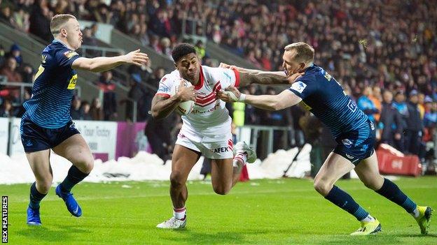 Kevin Naiqama scores for St Helens