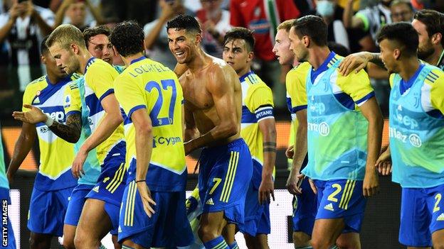 Cristiano Ronaldo celebrates